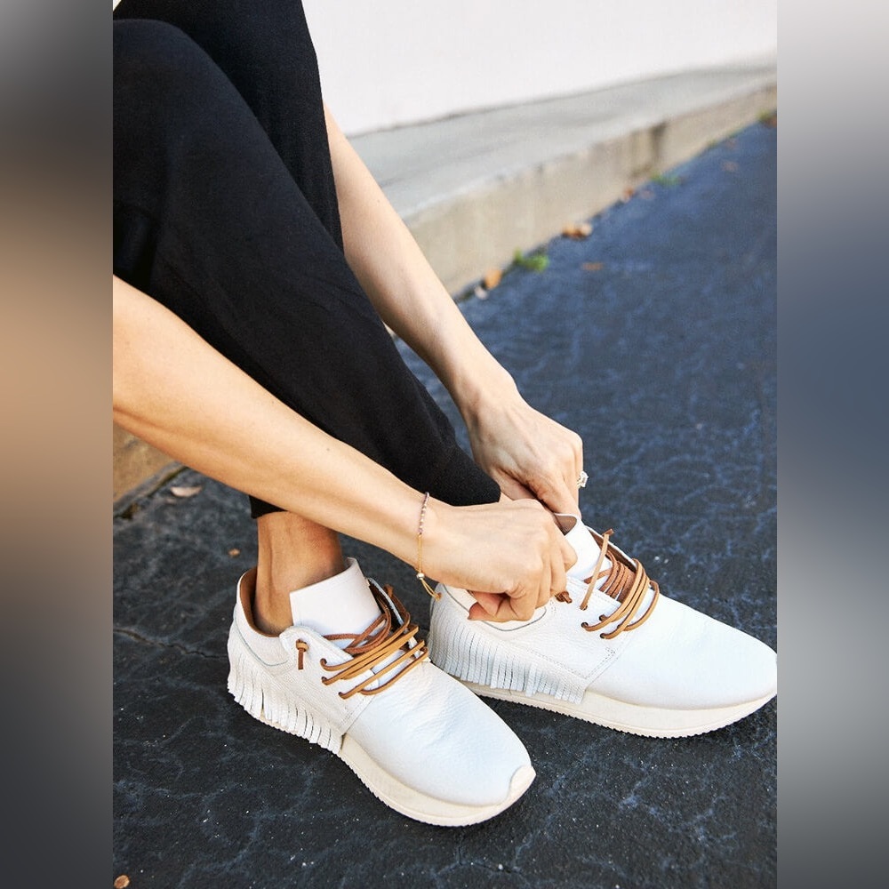 Esseutesse Leather Fringe Sneaker White